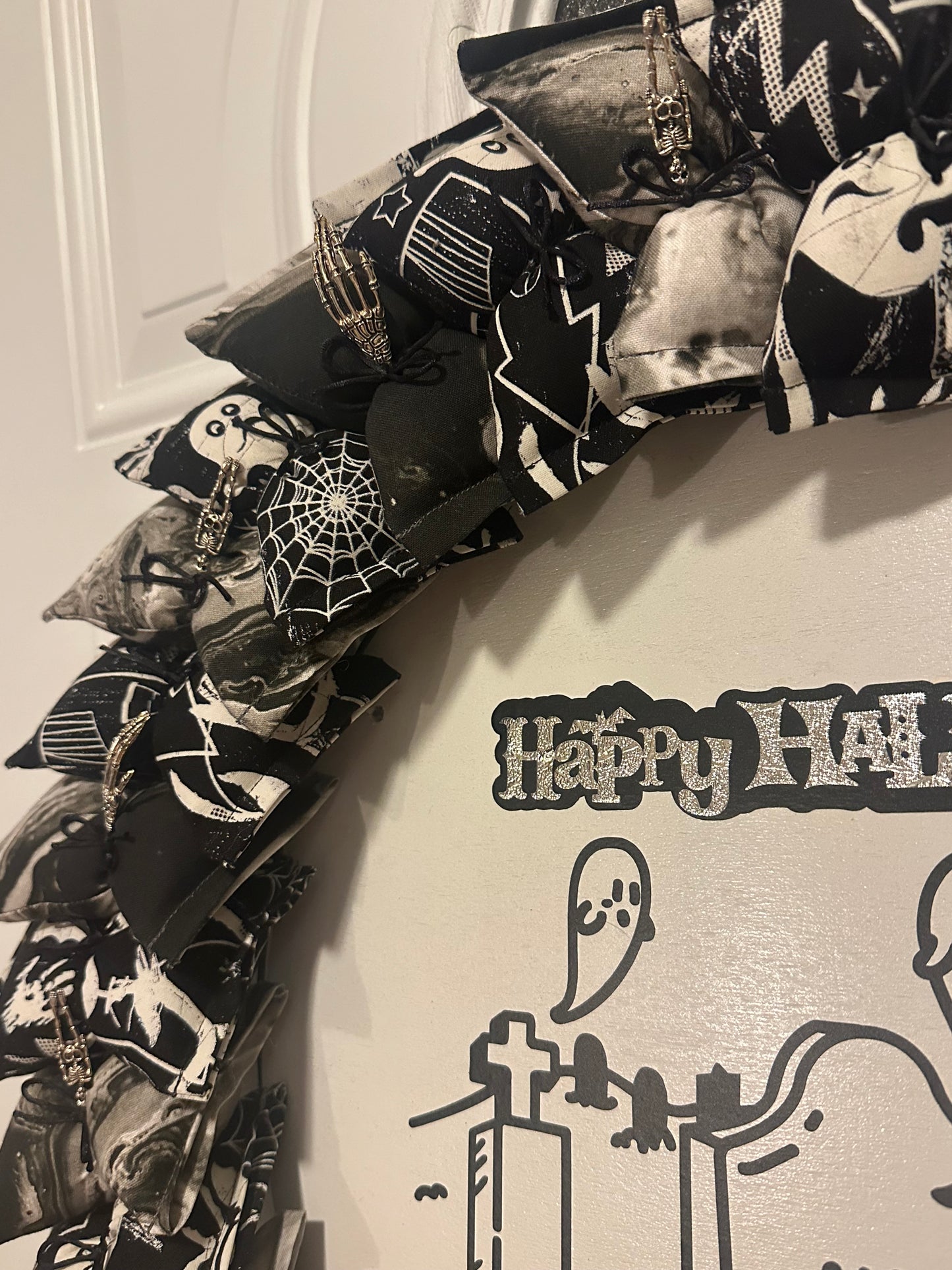 18" Happy Halloween Wreath